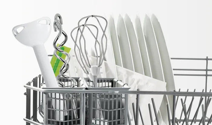 A hand mixer with 450 watts of Bush's suction system