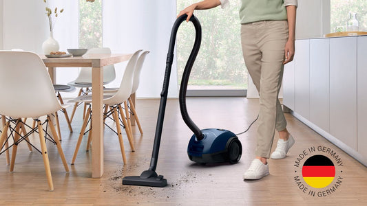 600 watt vacuum cleaner from Bush blue
