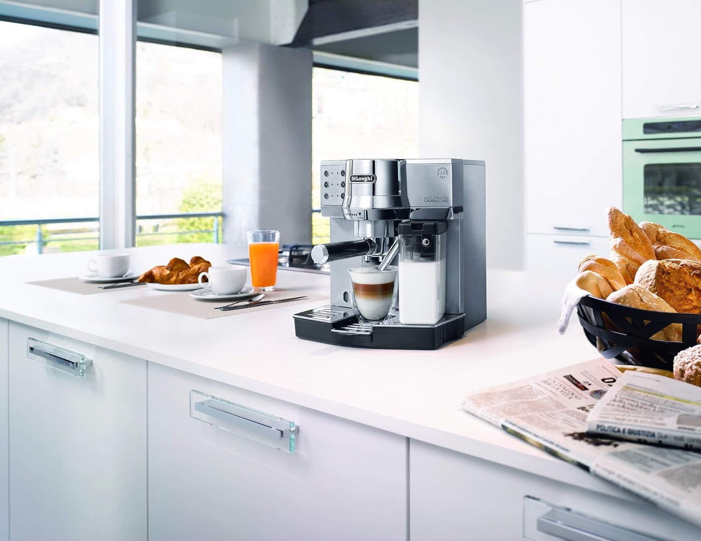 ماكينة القهوة De'Longhi EC850.MS هي ماكينة نصف أوتوماتيكية مخصصة لعشاق القهوة
