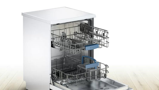 White dishwasher Series 4 Bush